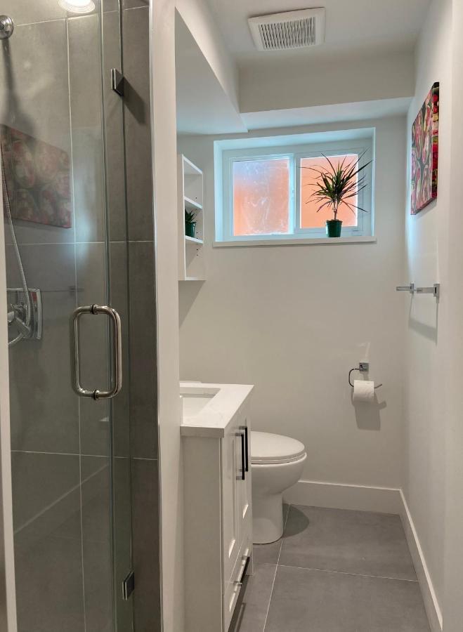 Newly Renovated Walkout Basement In Vancouver With Separate Entrance 外观 照片