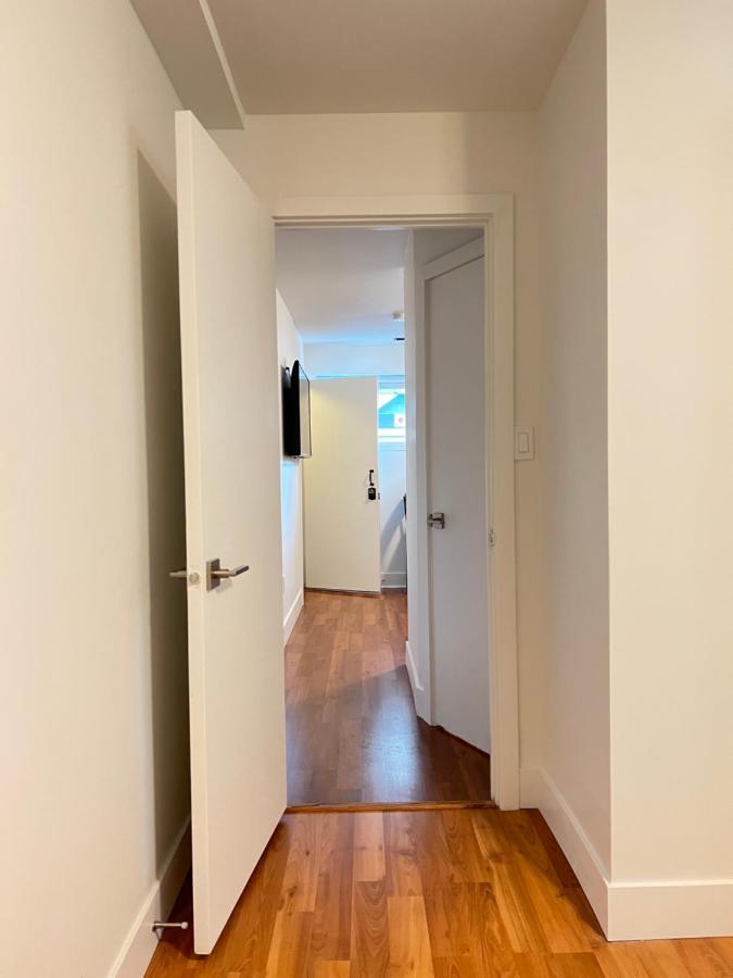 Newly Renovated Walkout Basement In Vancouver With Separate Entrance 外观 照片
